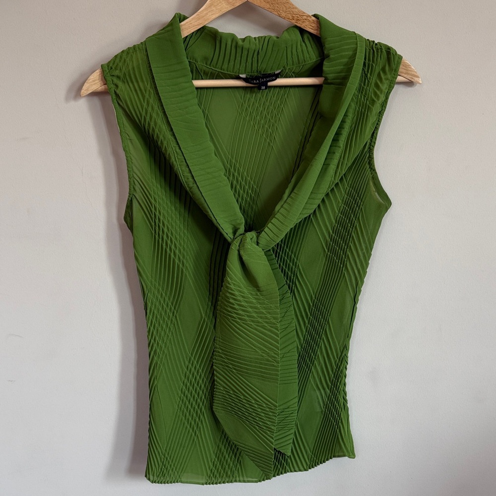Sleeveless Olive Green Tie-Neck Top by Tara Jarmon size 38